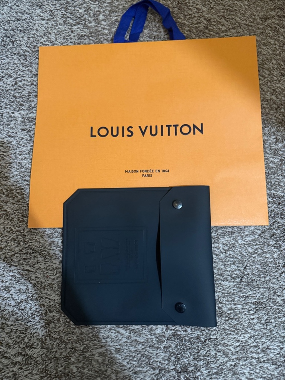 Louis Vuitton Black Rubberized Men’s Pouch - Picture 4 of 5